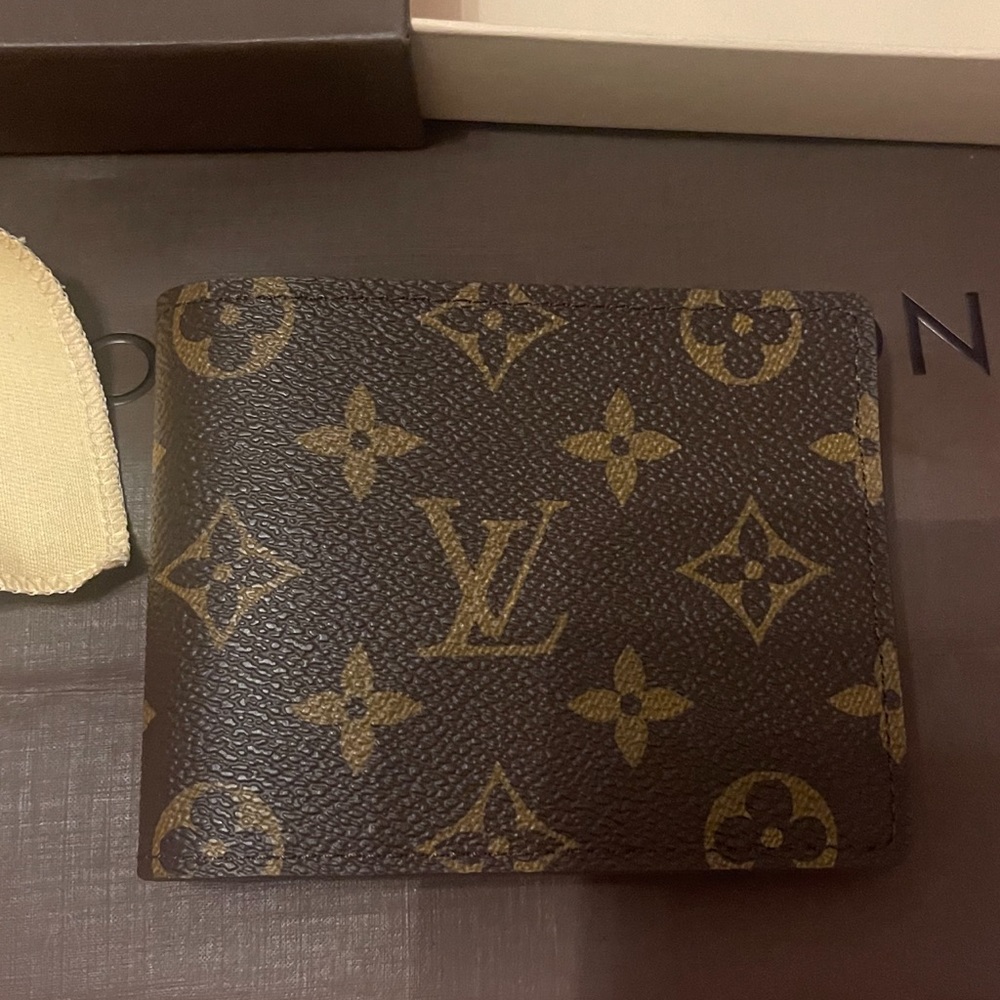 Authentic Louis Vuitton, wallet